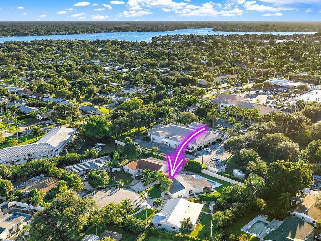 77 Holly Cir Tequesta, FL 33469 - Thumbnail 3