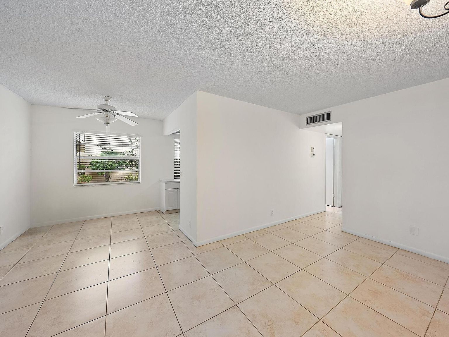 869 Flanders S Delray Beach, FL 33484 - Thumbnail 3