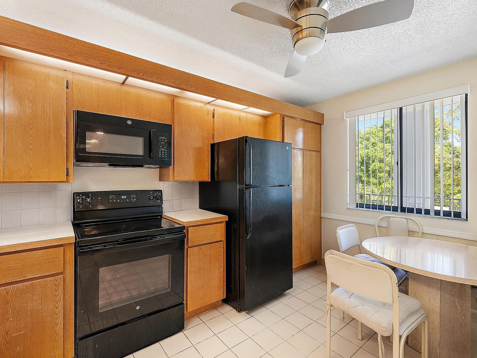 2761 Village Blvd APT 303 West Palm Beach, FL 33409 - Thumbnail 3