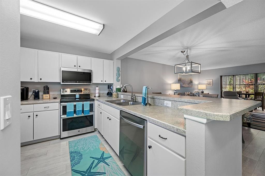 703 Oakview Dr #703 Bradenton, FL 34210 - Thumbnail 3