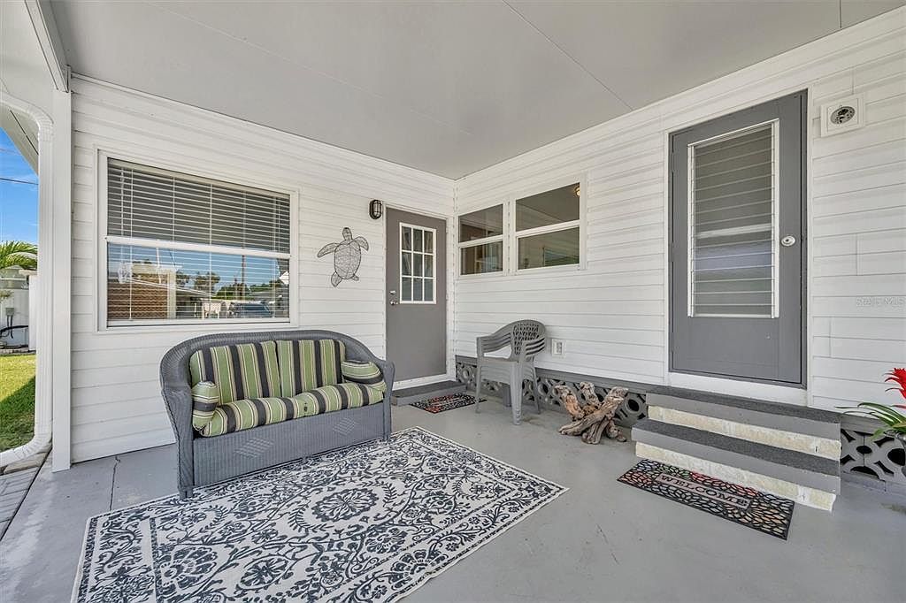 247 Palm Ln Palmetto, FL 34221 - Thumbnail 3