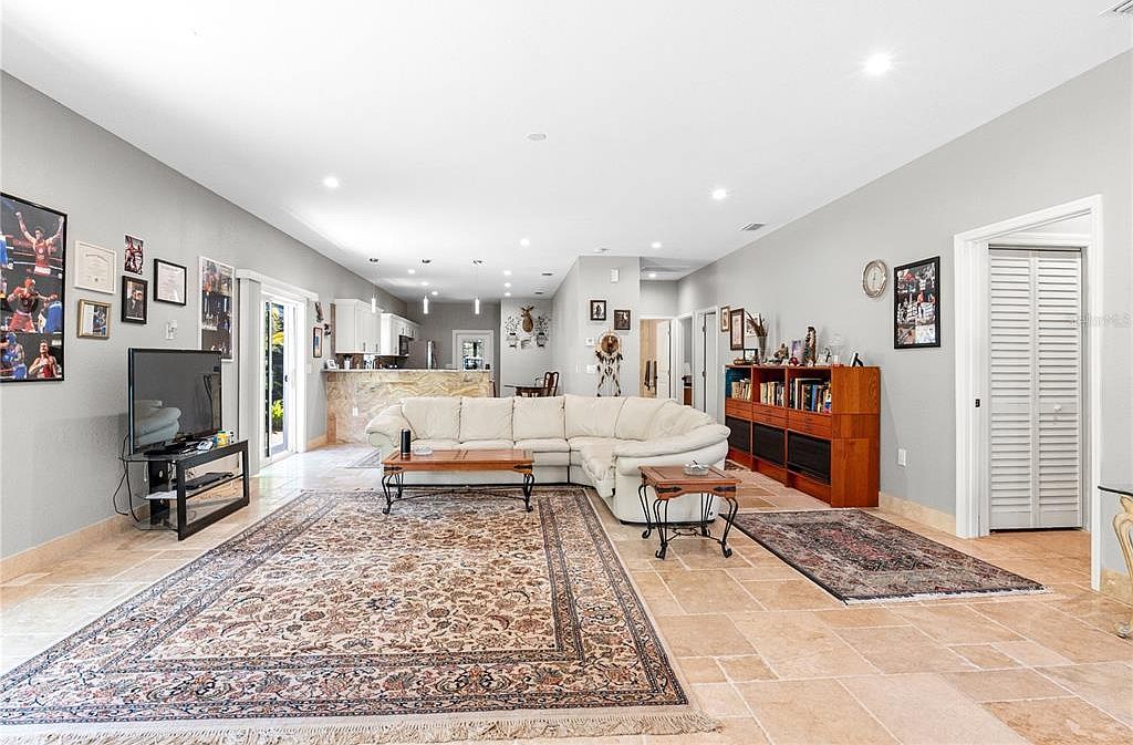 1534 25th St Sarasota, FL 34234 - Thumbnail 3