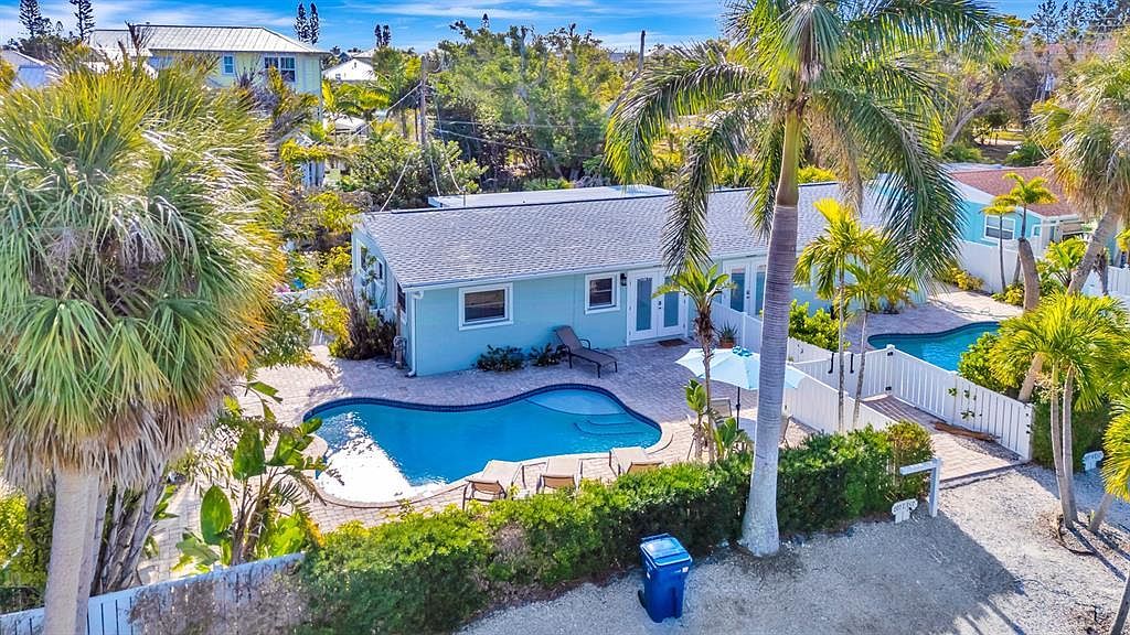 207 75th St #E Holmes Beach, FL 34217 - Thumbnail 3