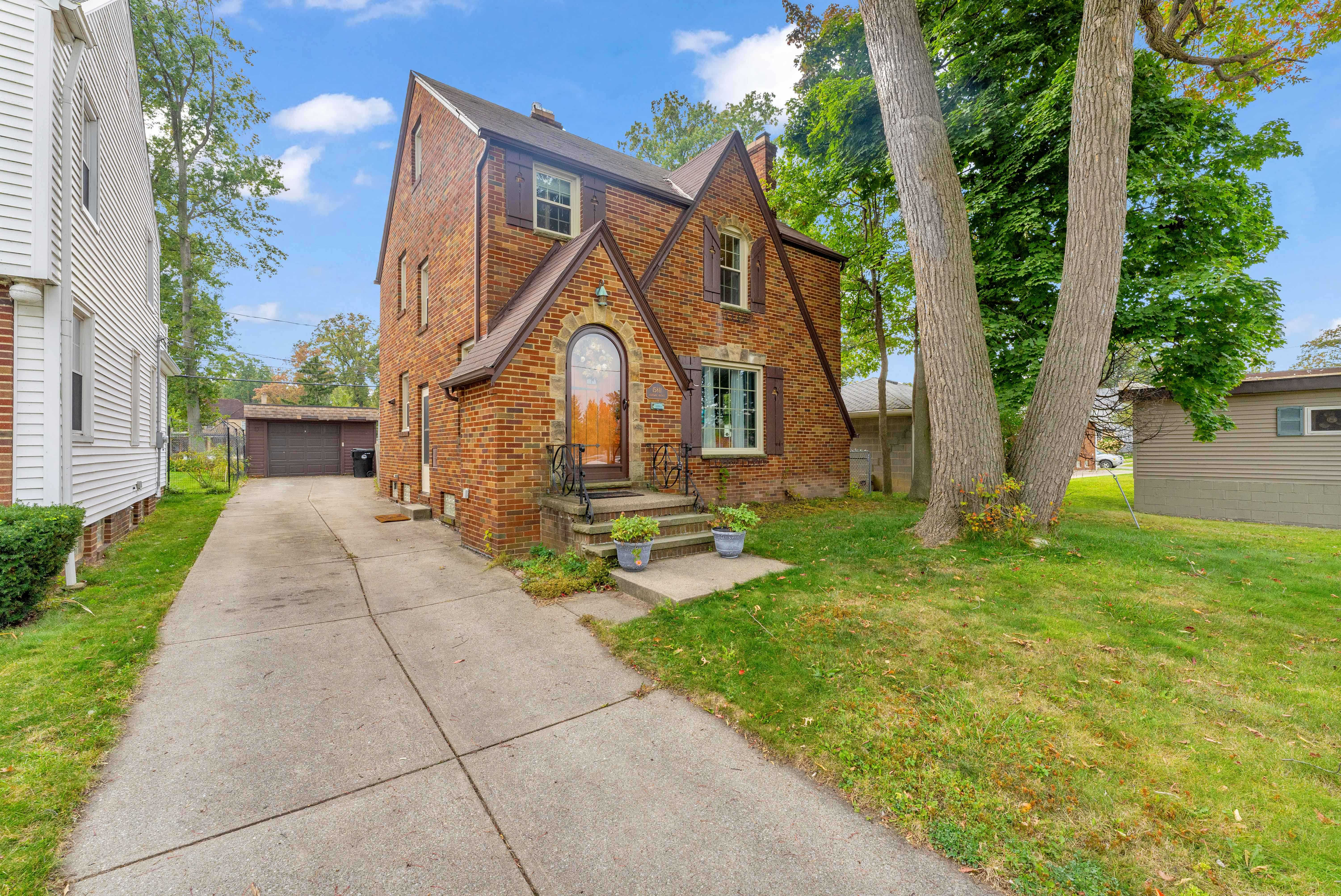 15811 Fernway Avenue, Cleveland, OH, USA, 44111 - Thumbnail 3