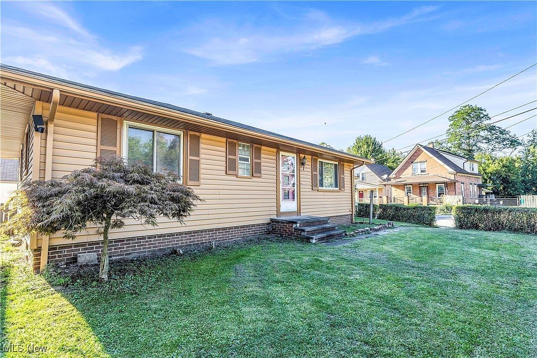 3930 E 53rd St Newburgh Heights, OH 44105 - Thumbnail 3