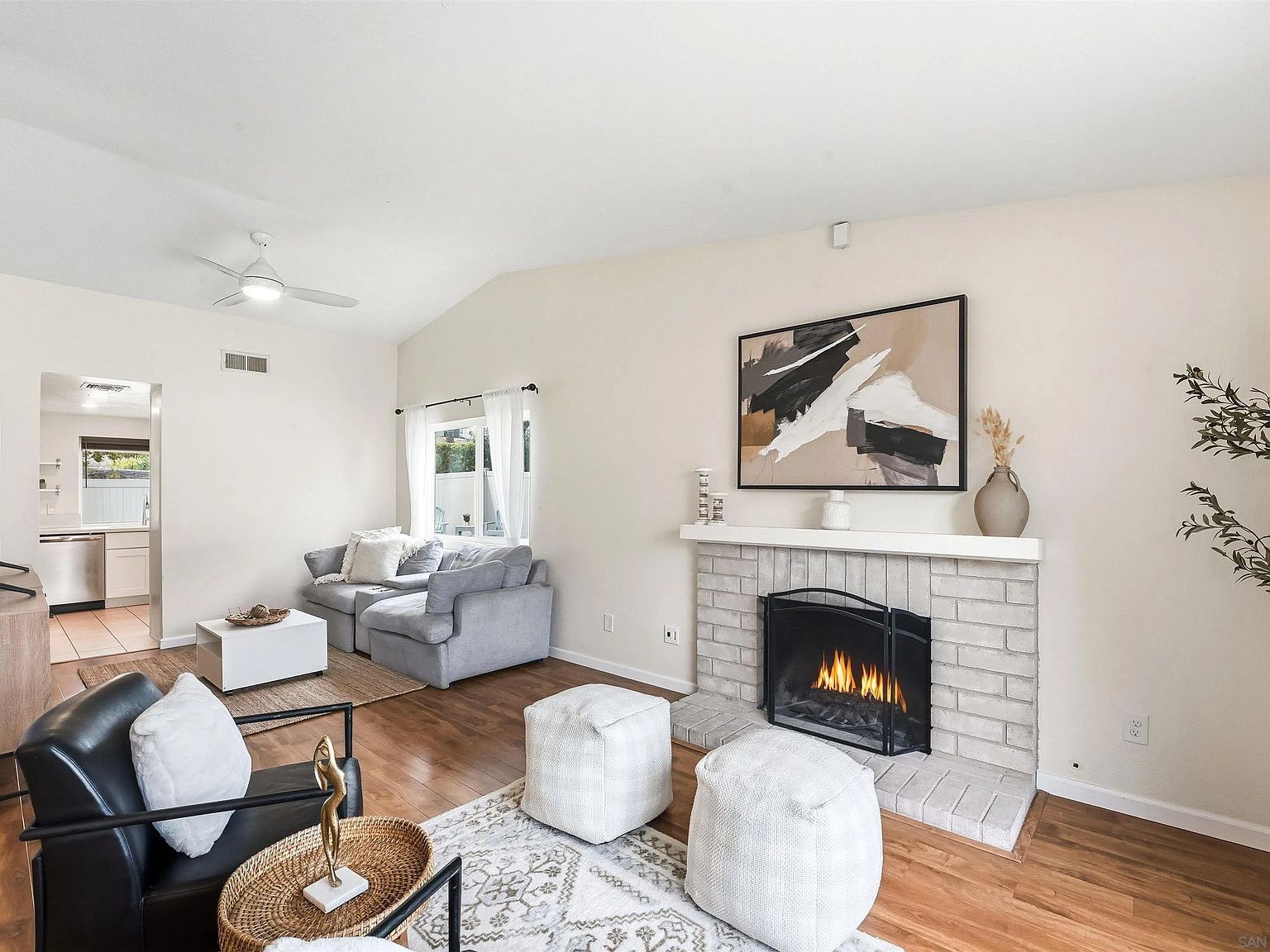 2304 Meadowridge Pl Spring Valley, CA 91977 - Thumbnail 3