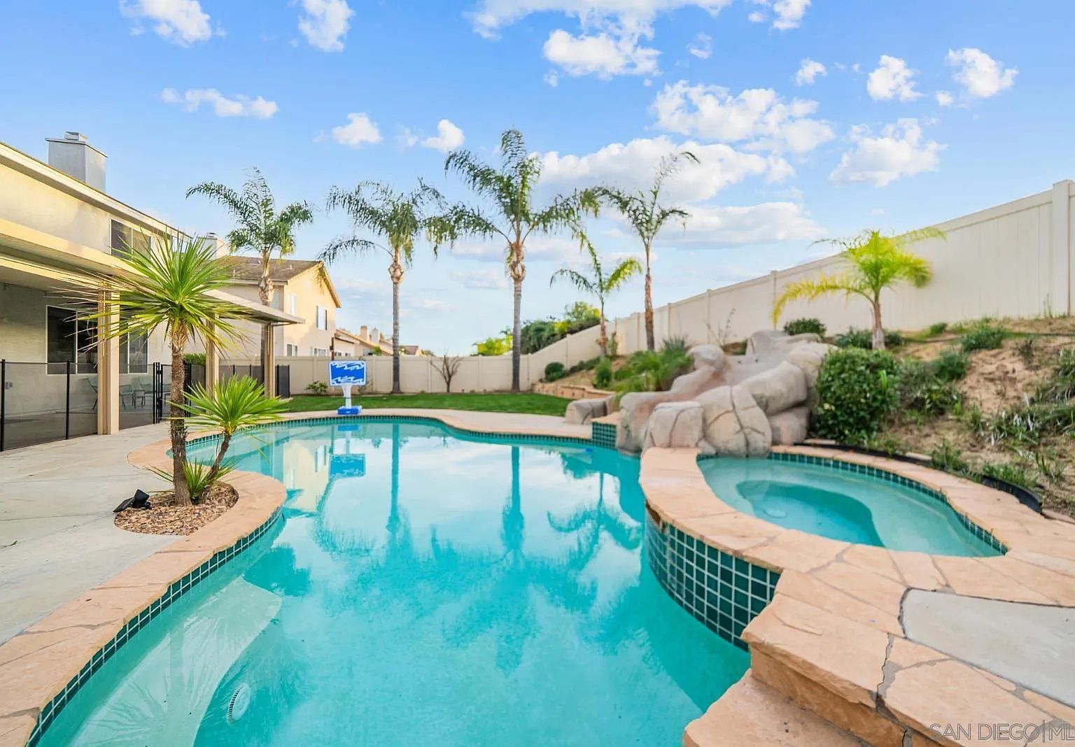 40597 Symphony Park Ln Murrieta, CA 92562 - Thumbnail 3