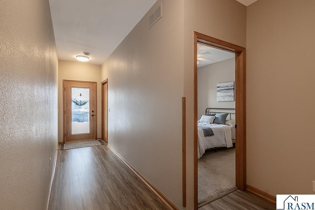 2056 Pratt Cir Saint Peter, MN 56082 - Thumbnail 3