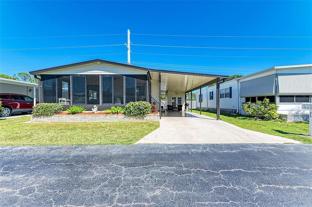 216 Palm Air Dr Osprey, FL 34229 - Thumbnail 3