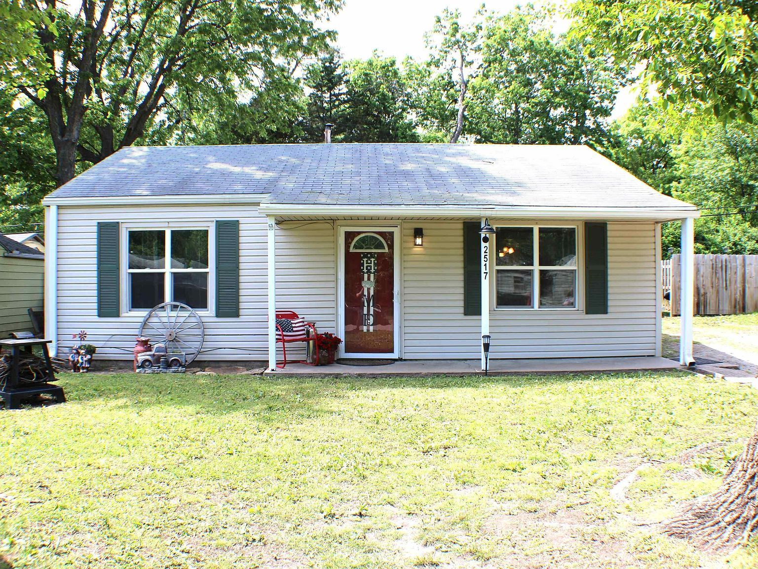 2517 SW Morningside Rd Topeka, KS 66614 - Thumbnail 3