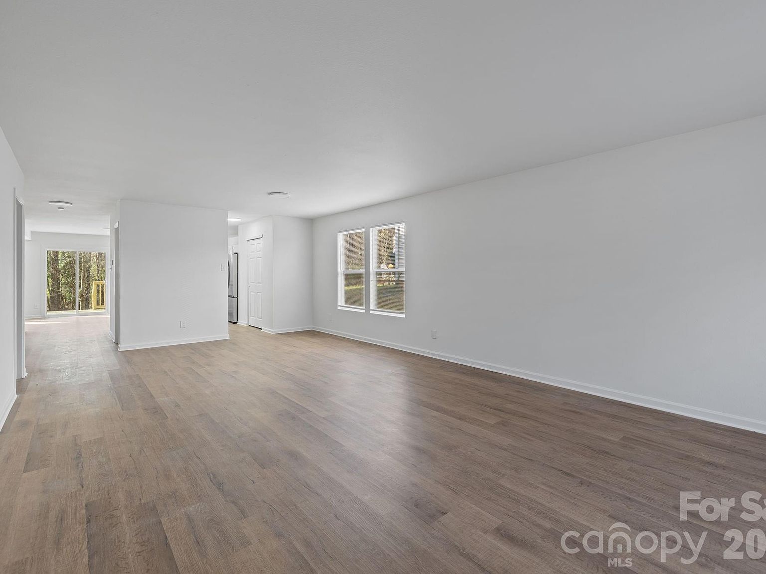 8618 Herons Pond Ct Charlotte, NC 28215 - Thumbnail 3