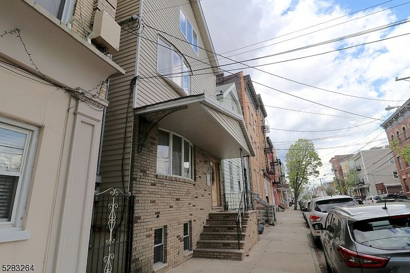 109 Warwick St Newark, NJ 07105 - Thumbnail 3