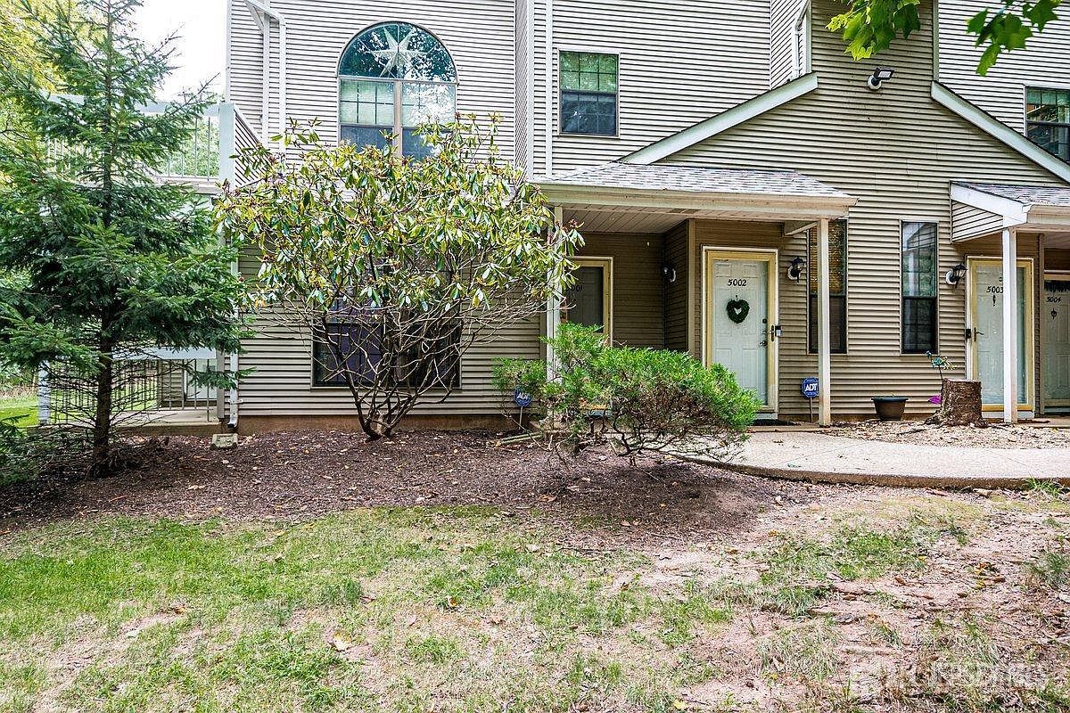 5001 Stonehedge Rd Edison, NJ 08820 - Thumbnail 3