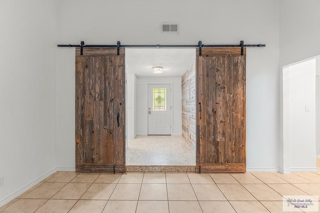 1000 Palm Valley Dr E Palm Valley, TX 78552 - Thumbnail 3