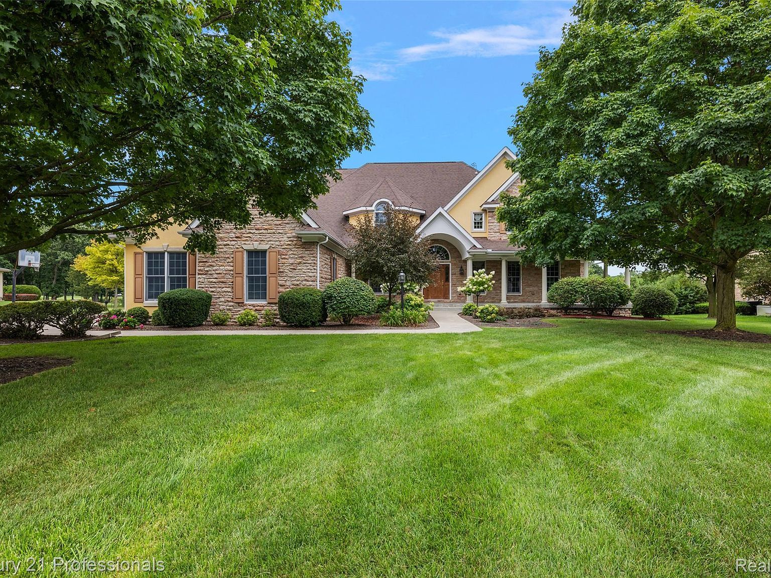 9310 Fairway Trl Grand Blanc, MI 48439 - Thumbnail 3