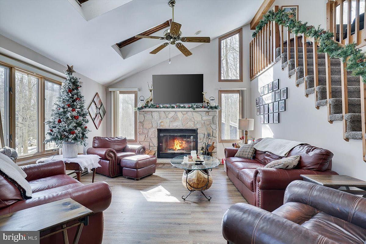 157 Selig Rd Pocono Lake, PA 18347 - Thumbnail 3