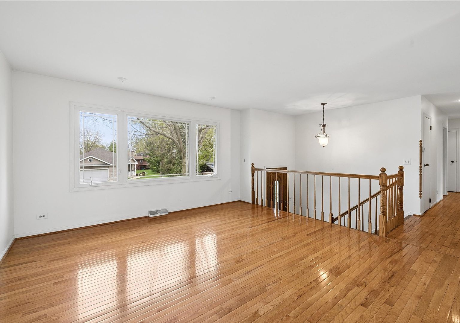 13 Hawthorne Rd Lake In The Hills, IL 60156 - Thumbnail 3