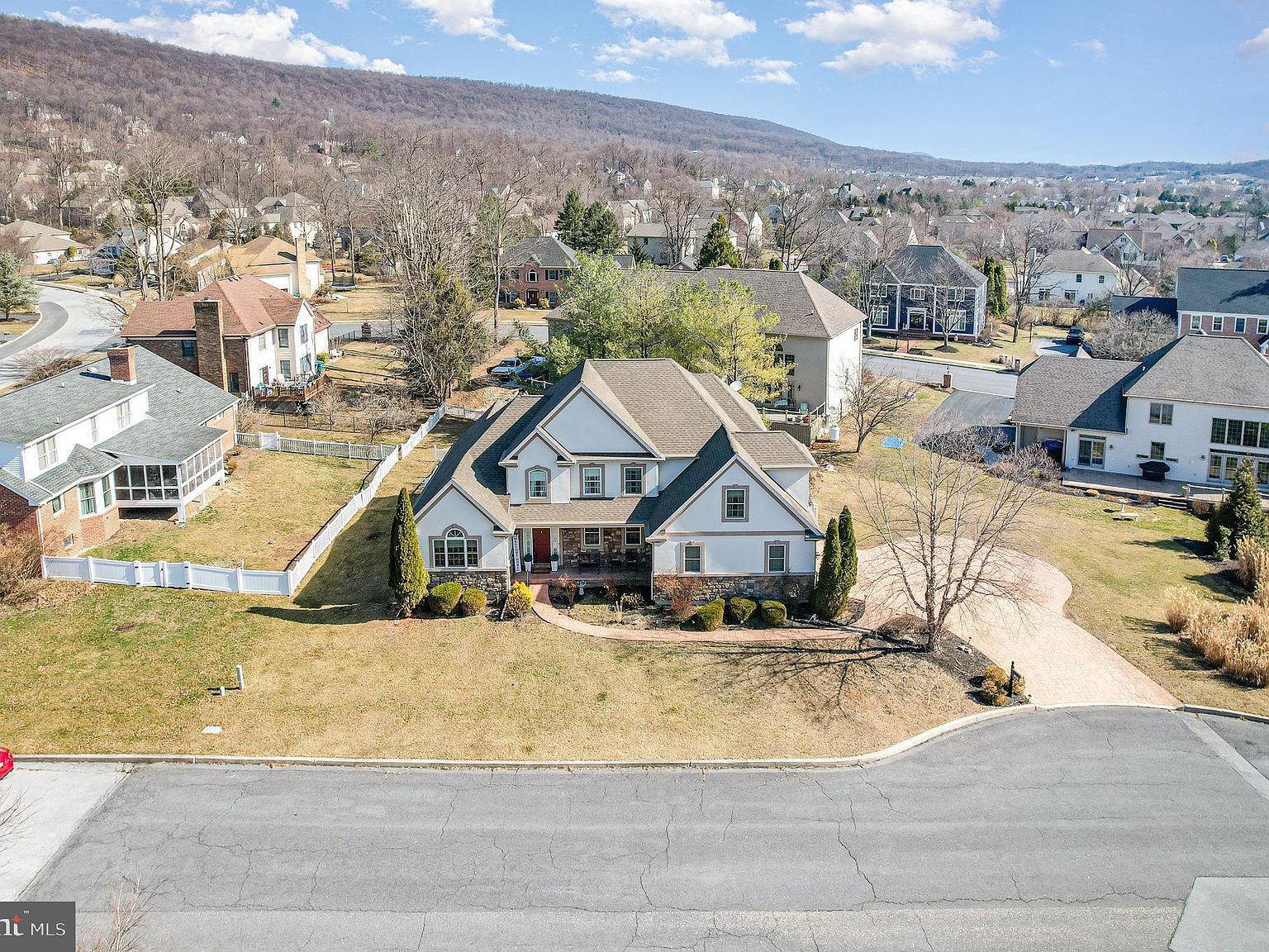 2452 Mercedes Ct Harrisburg, PA 17112 - Thumbnail 3