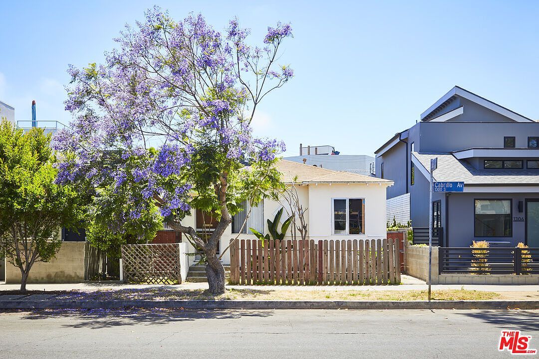 1308 Cabrillo Ave Venice, CA 90291 - Thumbnail 3