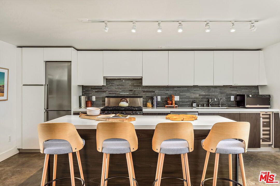 615 Hampton Dr UNIT A102 Venice, CA 90291 - Thumbnail 3