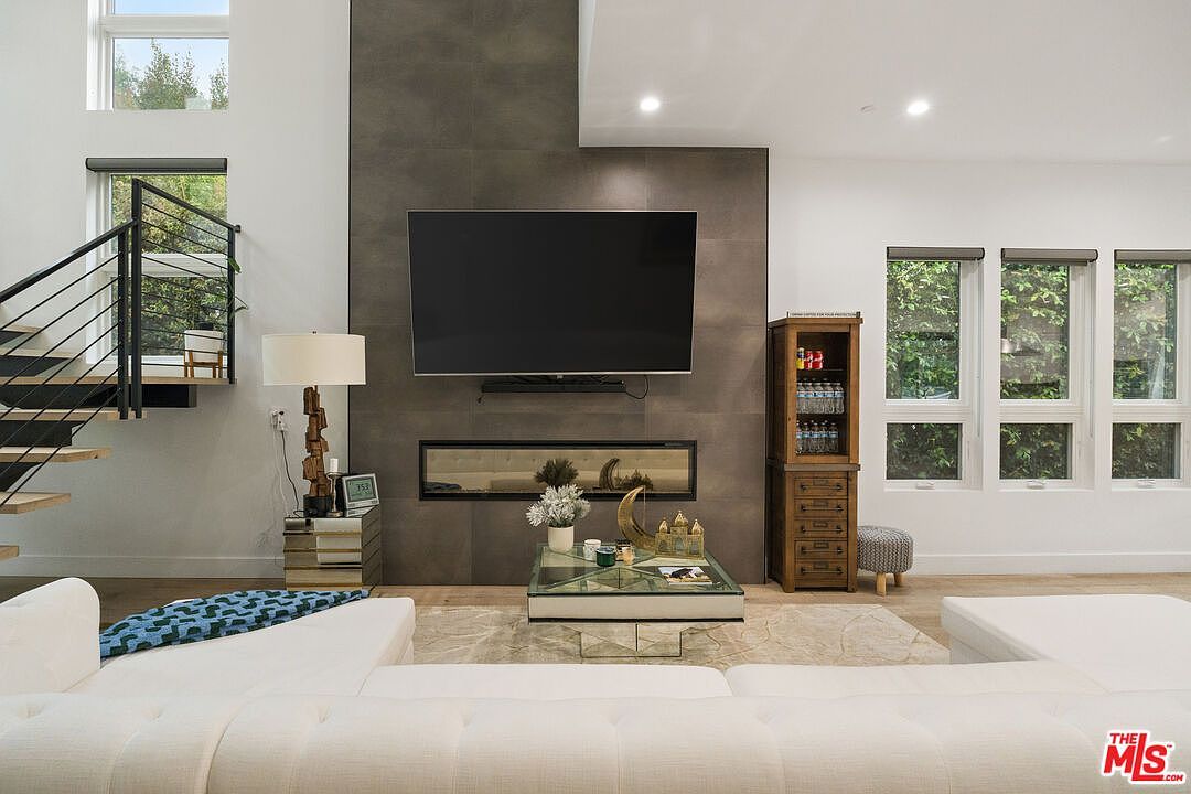 4203 Berryman Ave Los Angeles, CA 90066 - Thumbnail 3