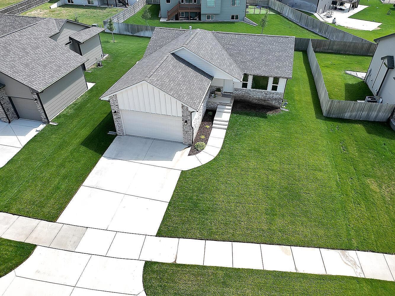 2322 S Hickory Creek St Wichita, KS 67235 - Thumbnail 3