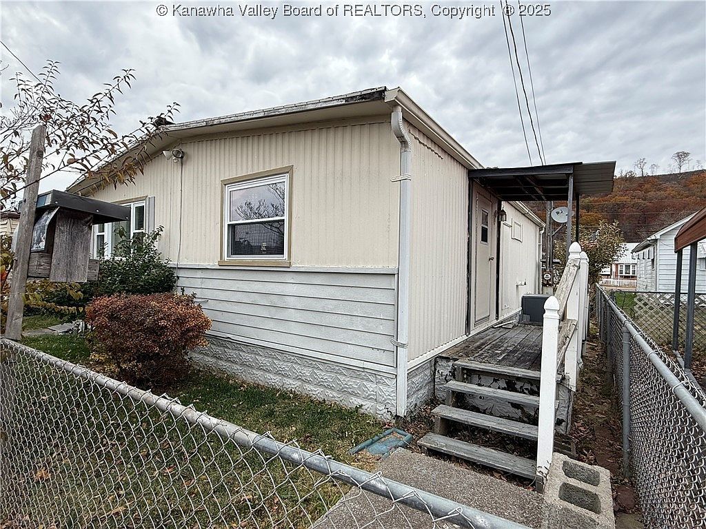 1105 Benamati Ave Nitro, WV 25143 - Thumbnail 3