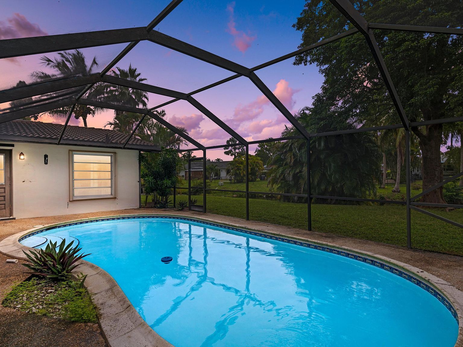 8675 NW 28th Dr Coral Springs, FL 33065 - Thumbnail 3