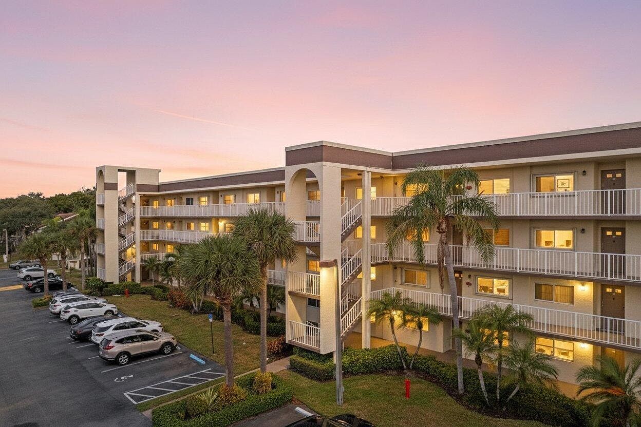 4735 Lucerne Lakes Blvd #402 Lake Worth, FL 33467 - Thumbnail 3