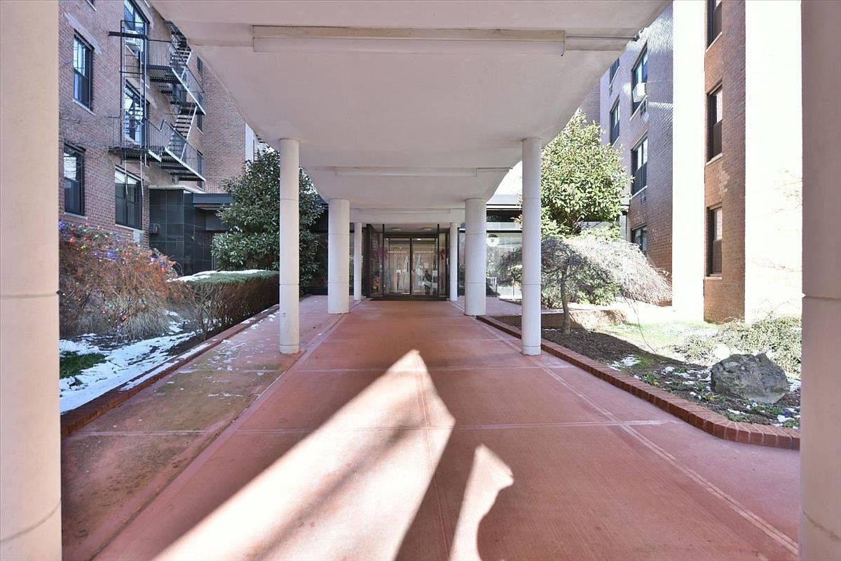 139-15 83rd Ave APT 219 Jamaica, NY 11435 - Thumbnail 3