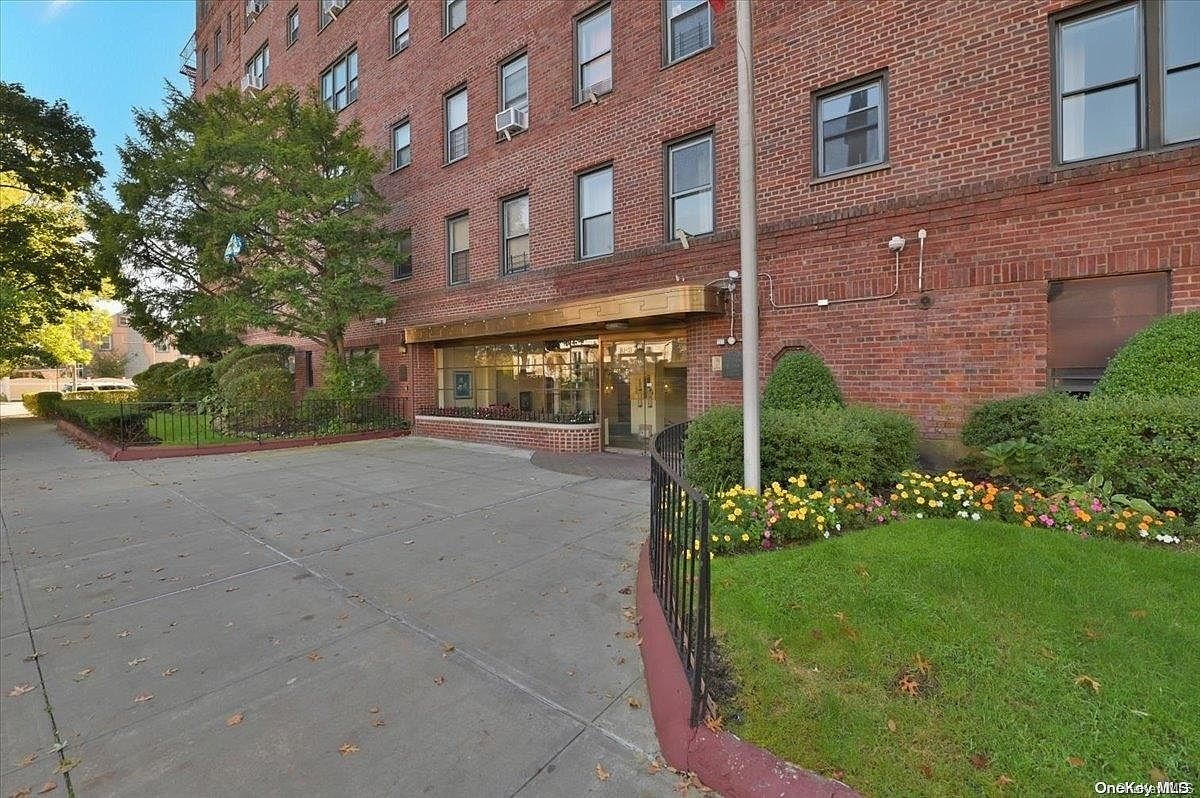 143-50 Hoover Ave APT 219 Jamaica, NY 11435 - Thumbnail 3