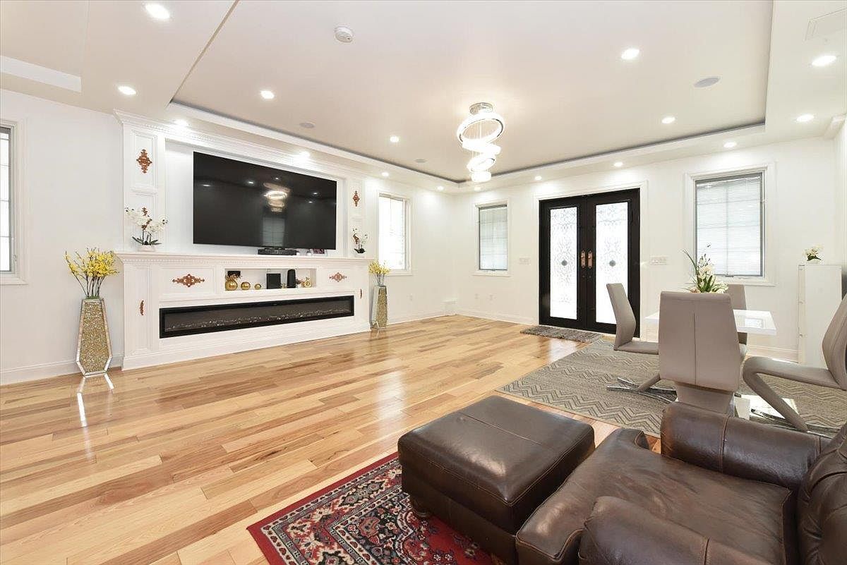 86-22 Somerset St Jamaica, NY 11432 - Thumbnail 3