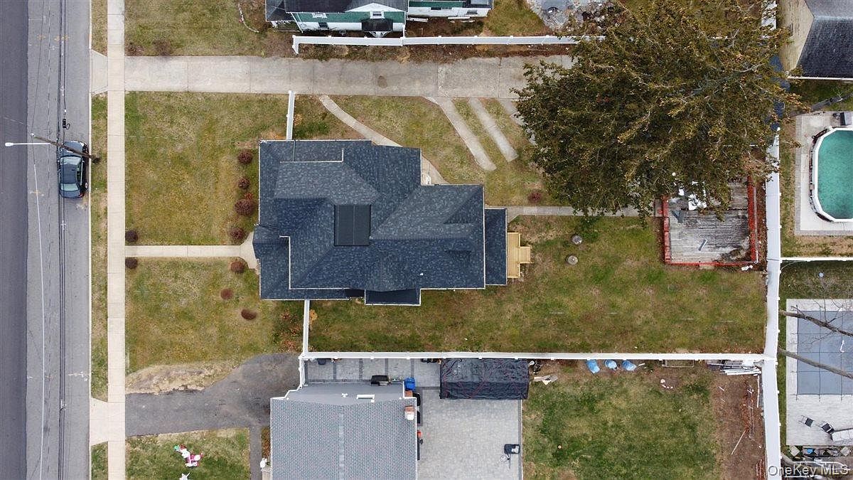 115 N Bergen Pl Freeport, NY 11520 - Thumbnail 3