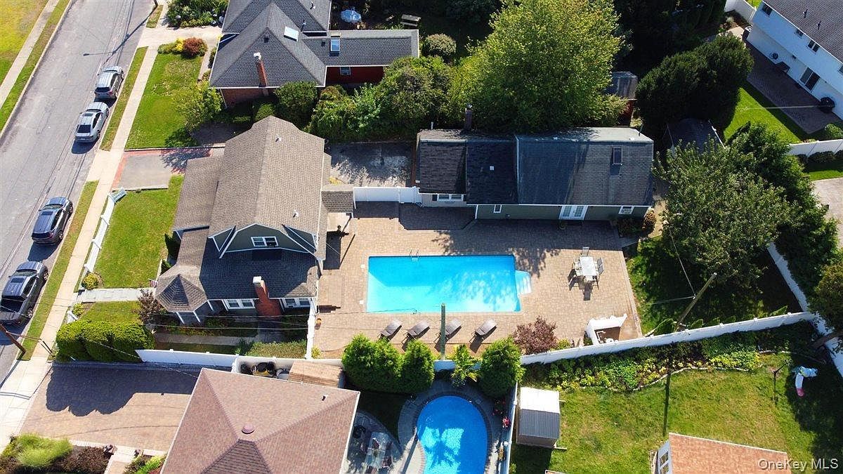 3 Berryhill Ln Bethpage, NY 11714 - Thumbnail 3