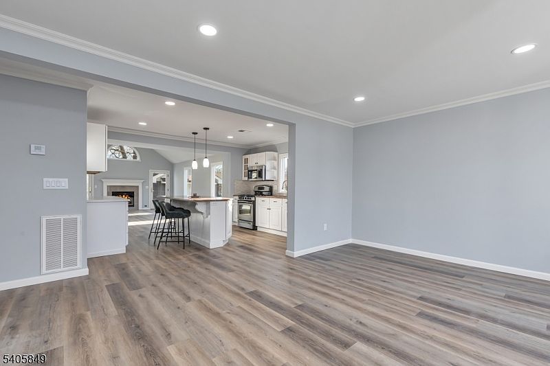 81 Hutchinson St Clark, NJ 07066 - Thumbnail 3