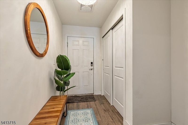 303 Saratoga Ct Branchburg, NJ 08876 - Thumbnail 3