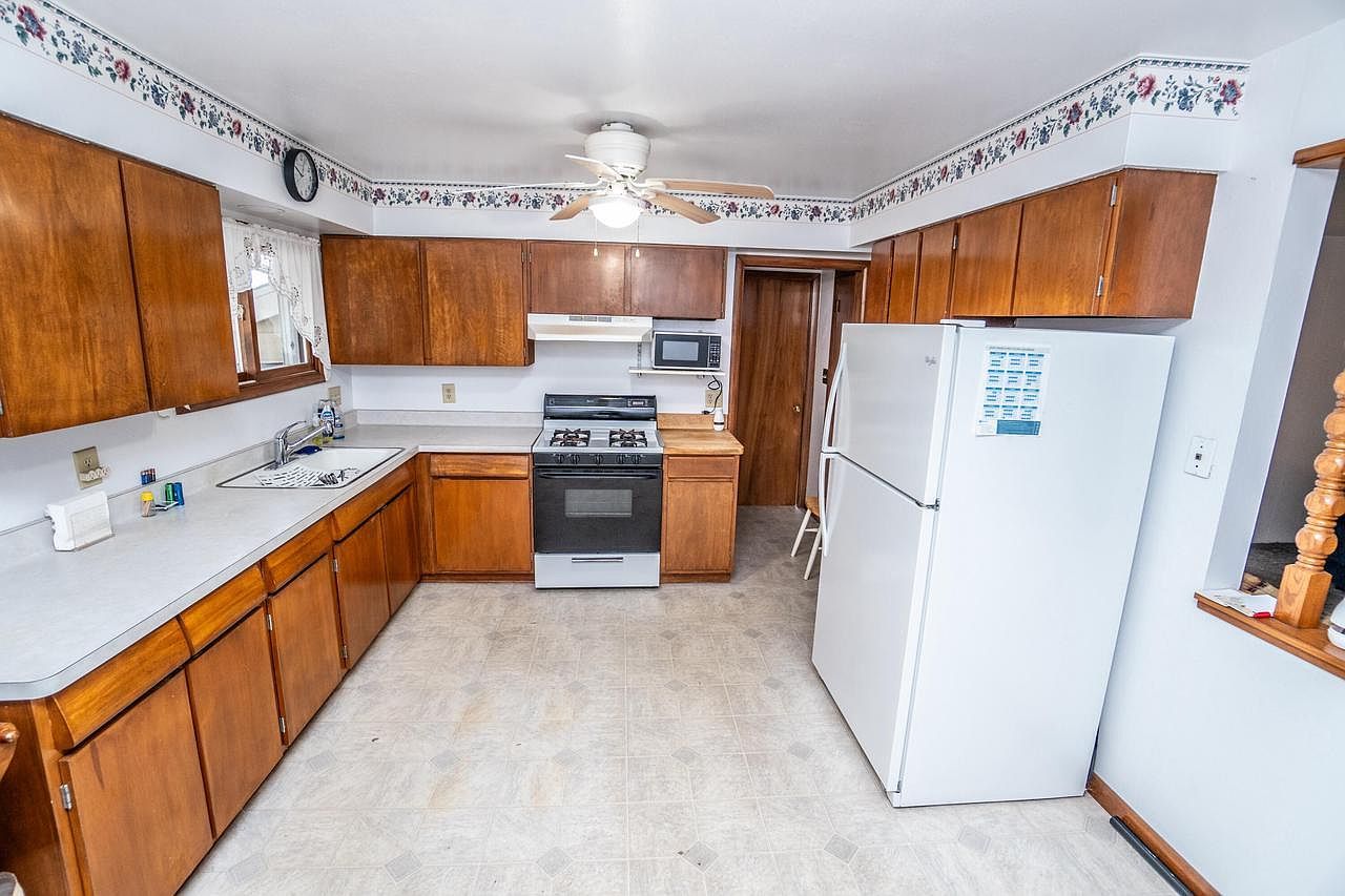 325 W Dodge St Port Washington, WI 53074 - Thumbnail 3