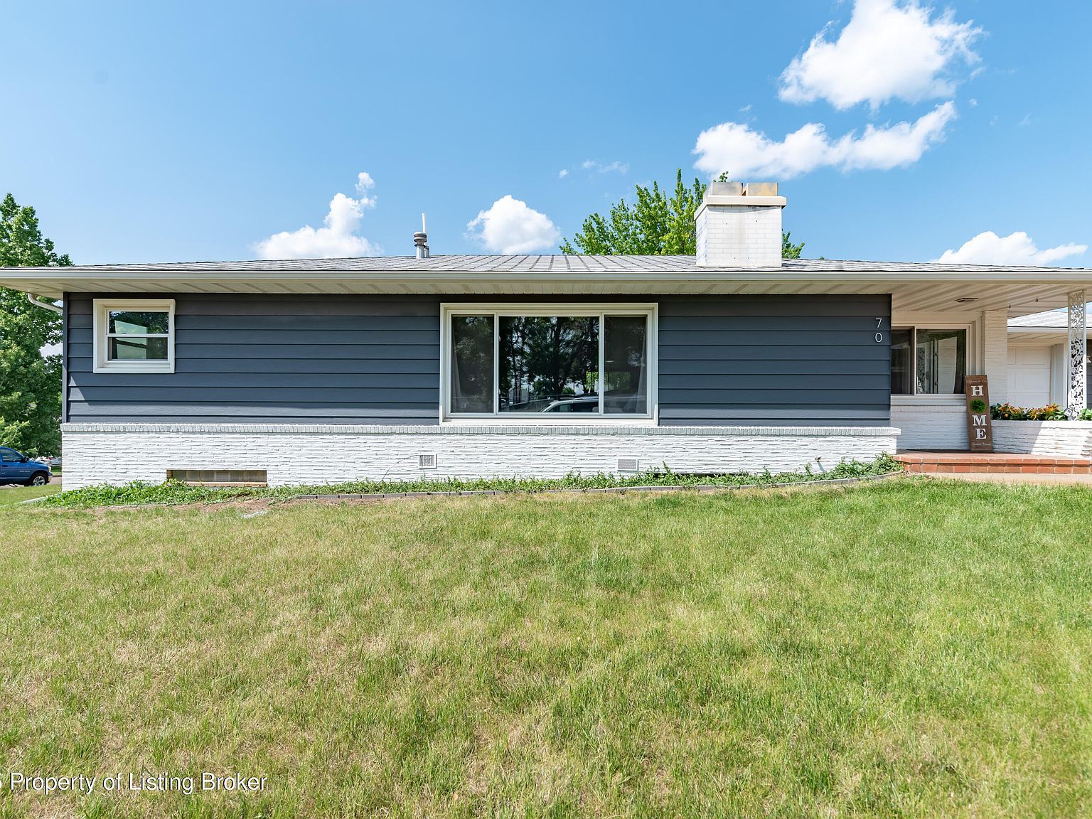 70 8th St W Dickinson, ND 58601 - Thumbnail 3