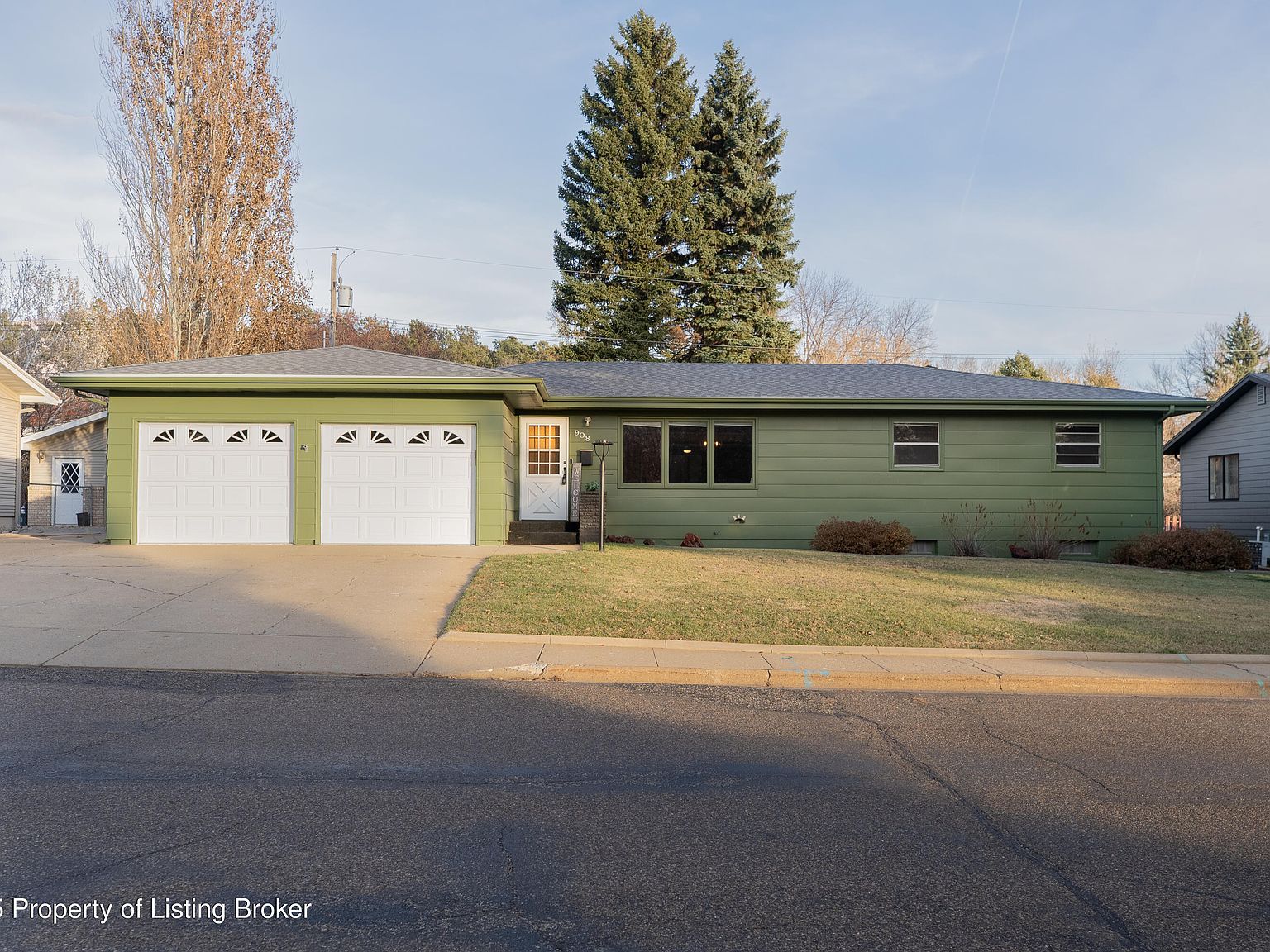 908 8th Ave W Dickinson, ND 58601 - Thumbnail 3