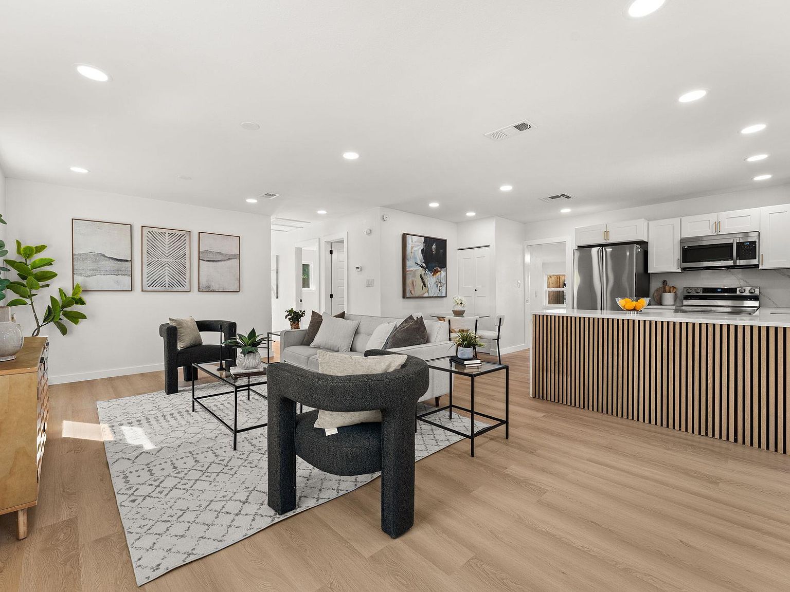 1708 Adina St Austin, TX 78721 - Thumbnail 3