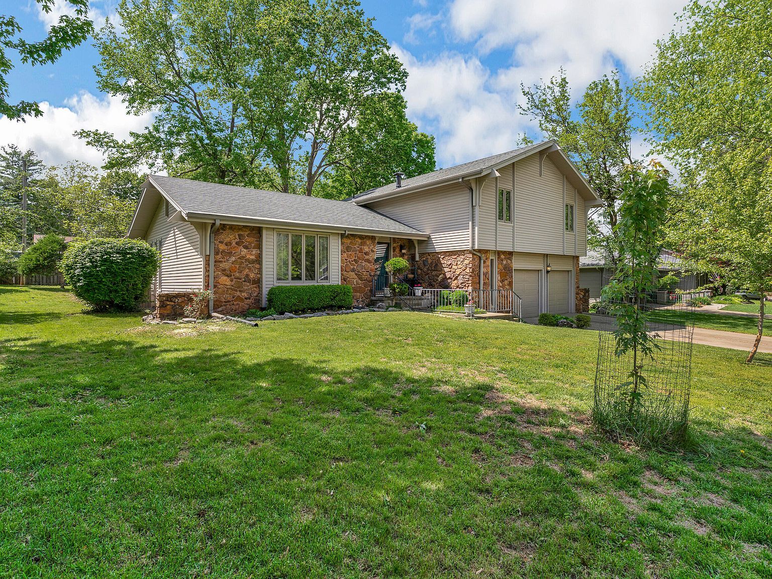 2941 S Versailles Ave Springfield, MO 65804 - Thumbnail 3