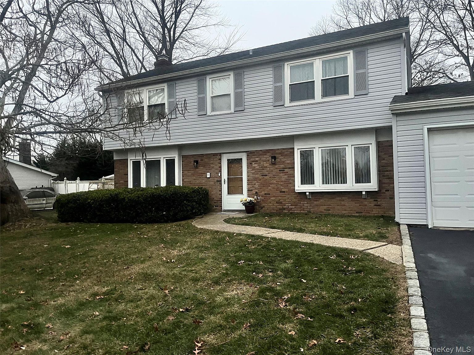 74 Wedgewood Dr Coram, NY 11727 - Thumbnail 3