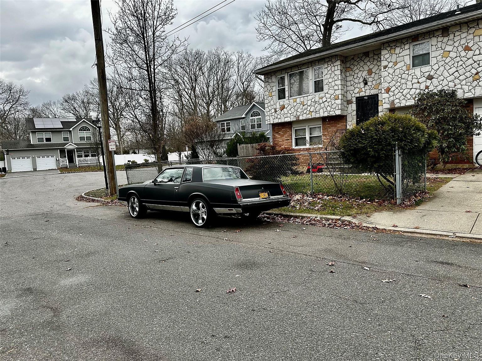 25 Crown Ave Huntington, NY 11743 - Thumbnail 3