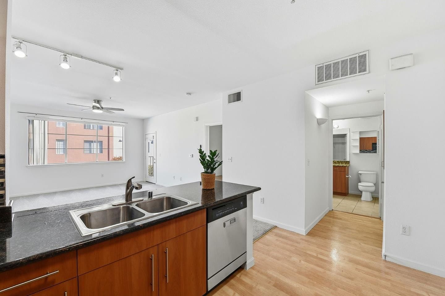 1060 S 3rd St APT 202 San Jose, CA 95112 - Thumbnail 3