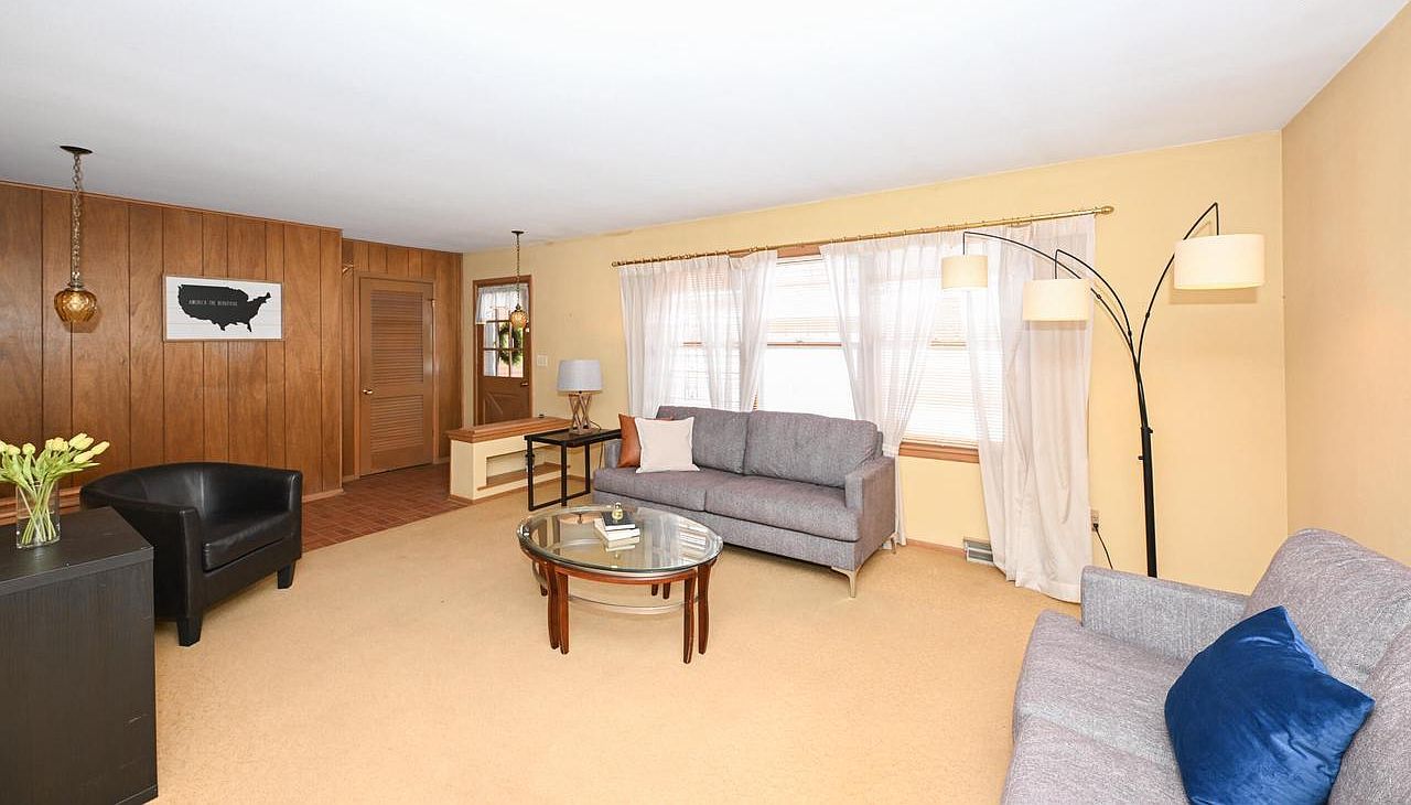 5316 Robin Dr Greendale, WI 53129 - Thumbnail 3