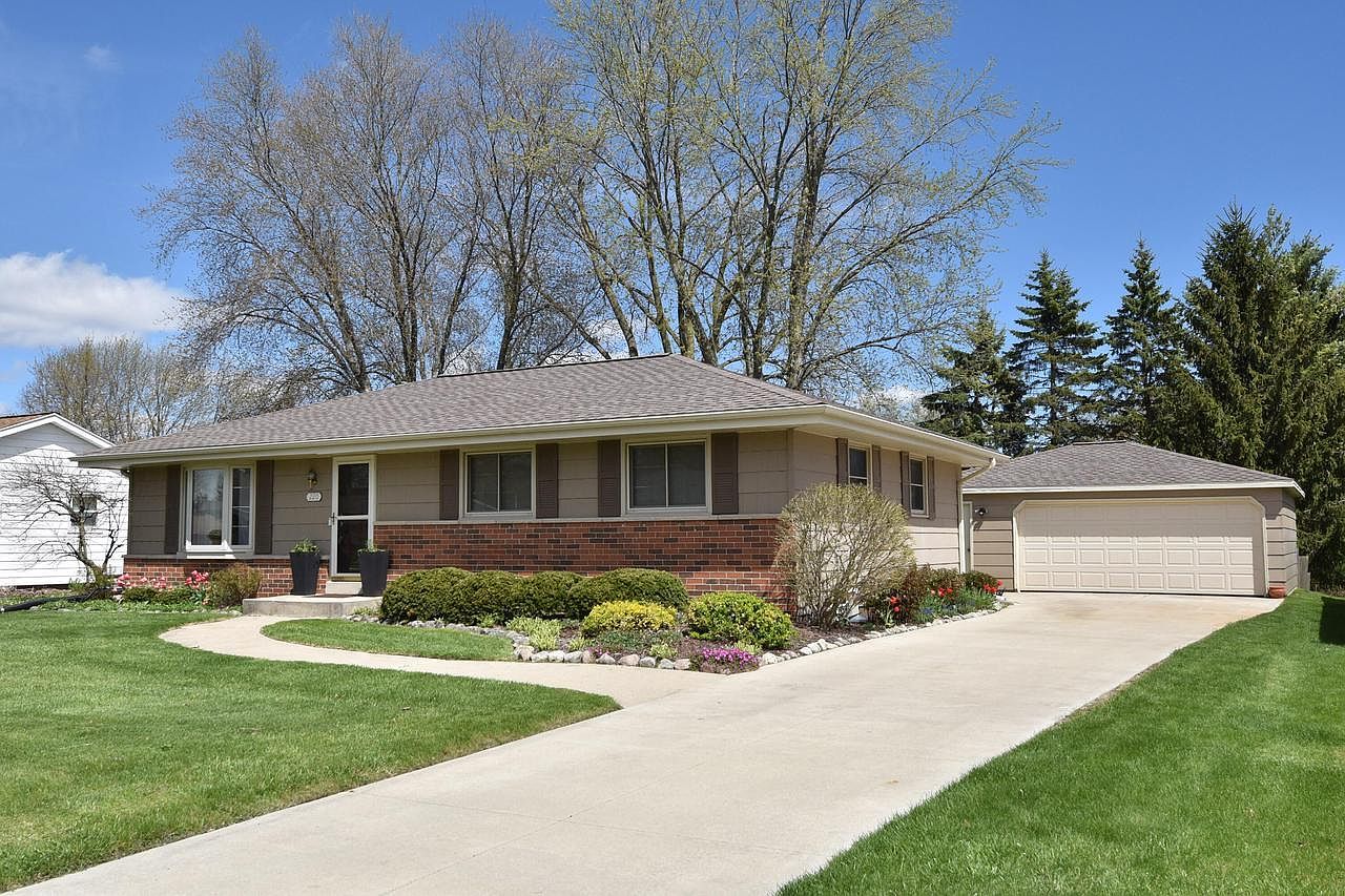220 Judge Dr Saukville, WI 53080 - Thumbnail 3