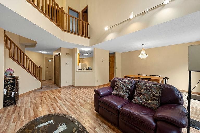 10695 53rd Ave N Plymouth, MN 55442 - Thumbnail 3