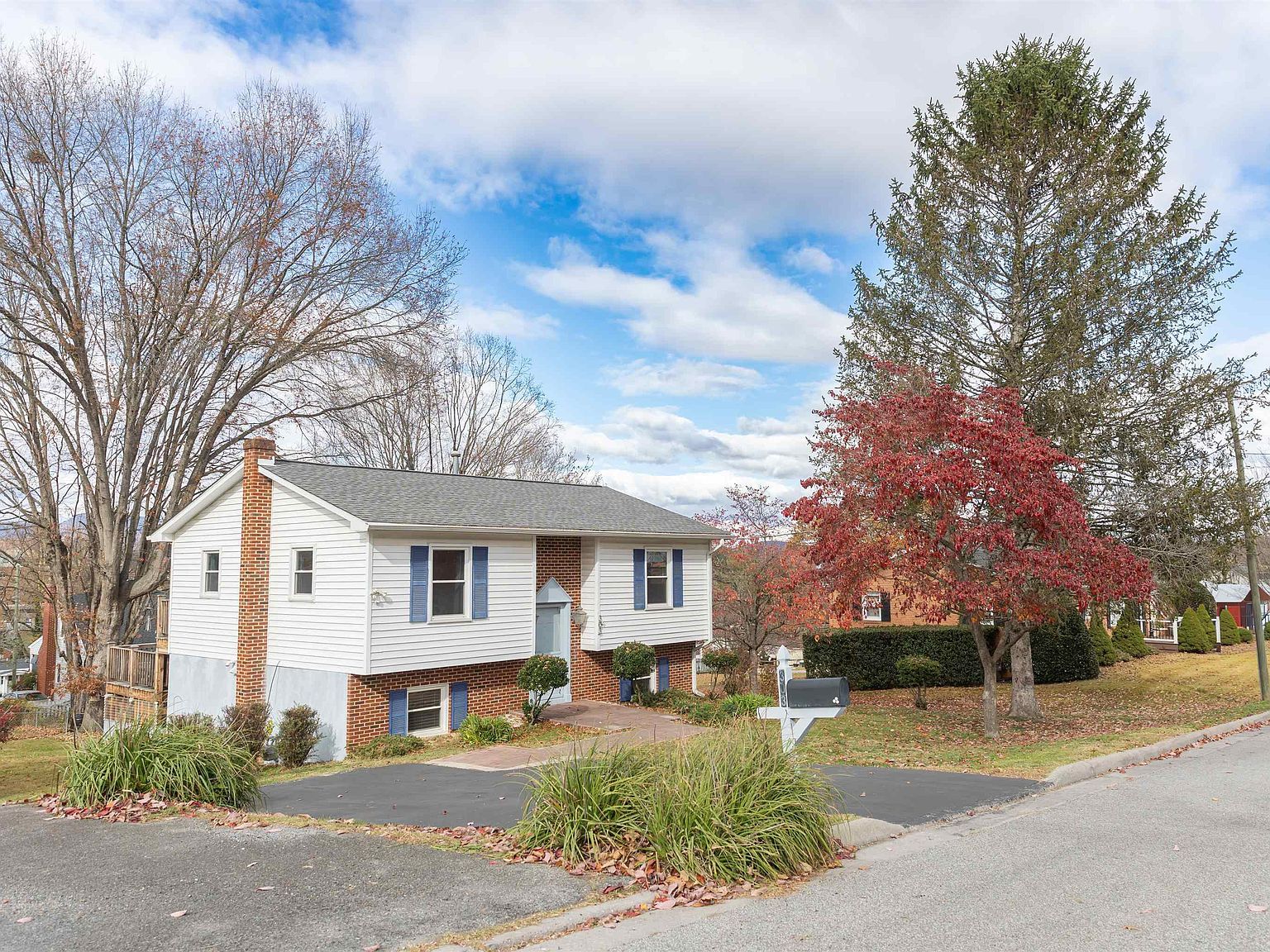 303 Summit St Lexington, VA 24450 - Thumbnail 3