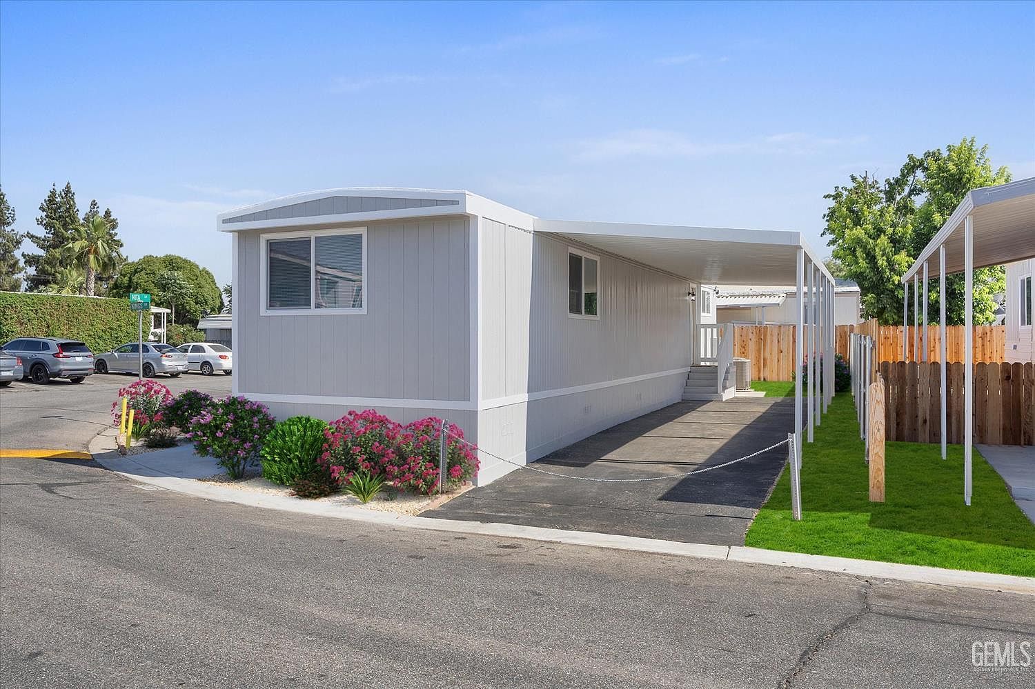 306 Kings Ln Bakersfield, CA 93308 - Thumbnail 3