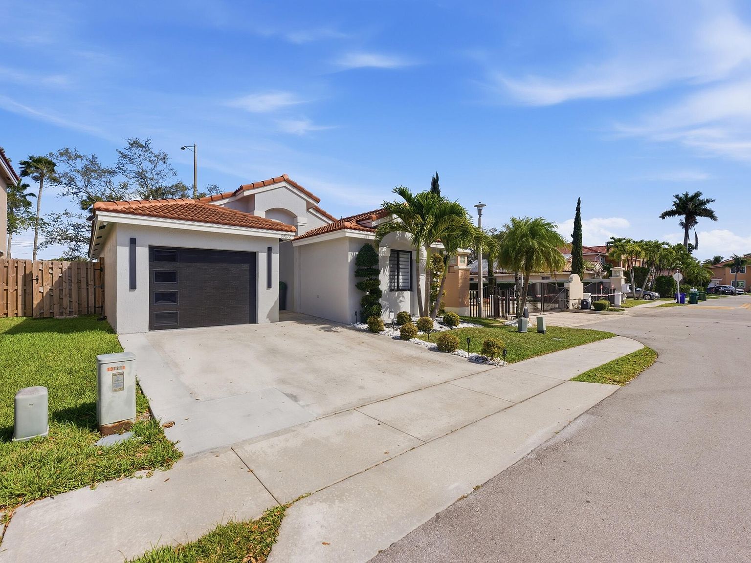 1902 Seville St Margate, FL 33063 - Thumbnail 3